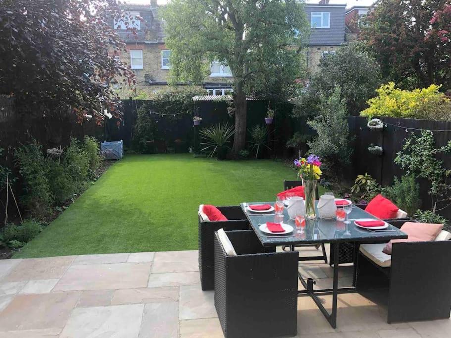 Villa Luxury 4 Bedroom House In Featured On Tv Londra