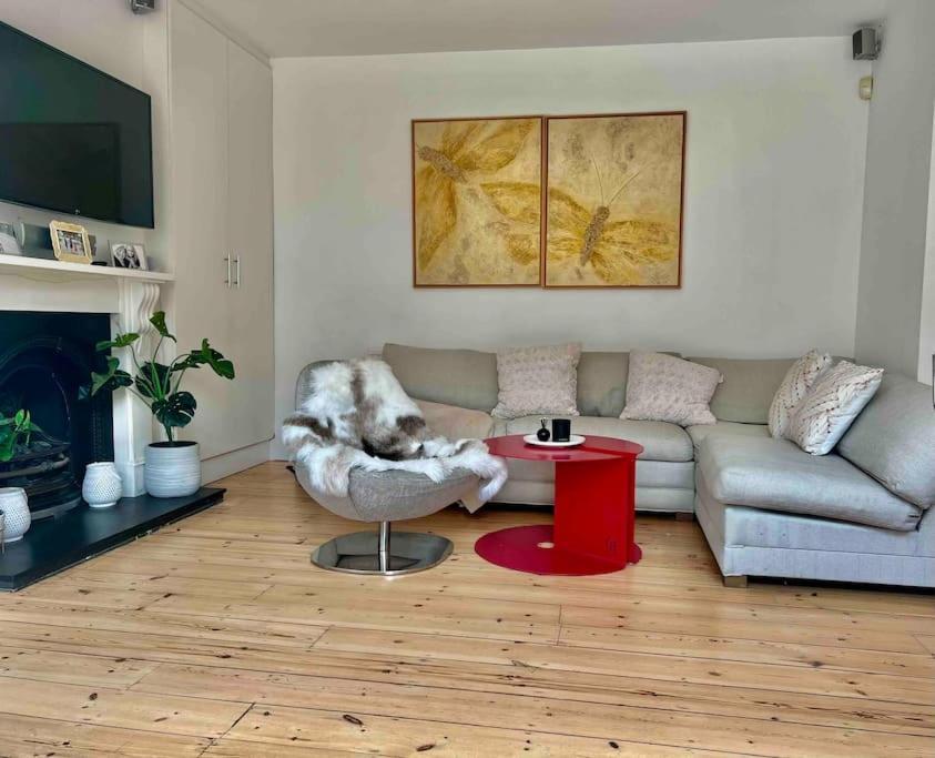 Luxury 4 Bedroom House In Featured On Tv Londra