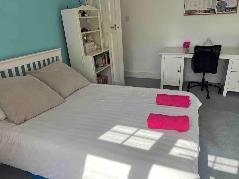 Luxury 4 Bedroom House In Featured On Tv Londra