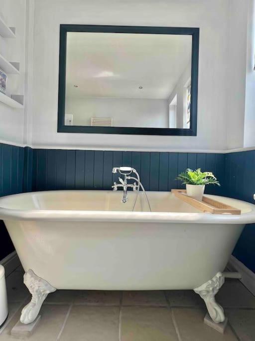 Villa Luxury 4 Bedroom House In Featured On Tv Londra