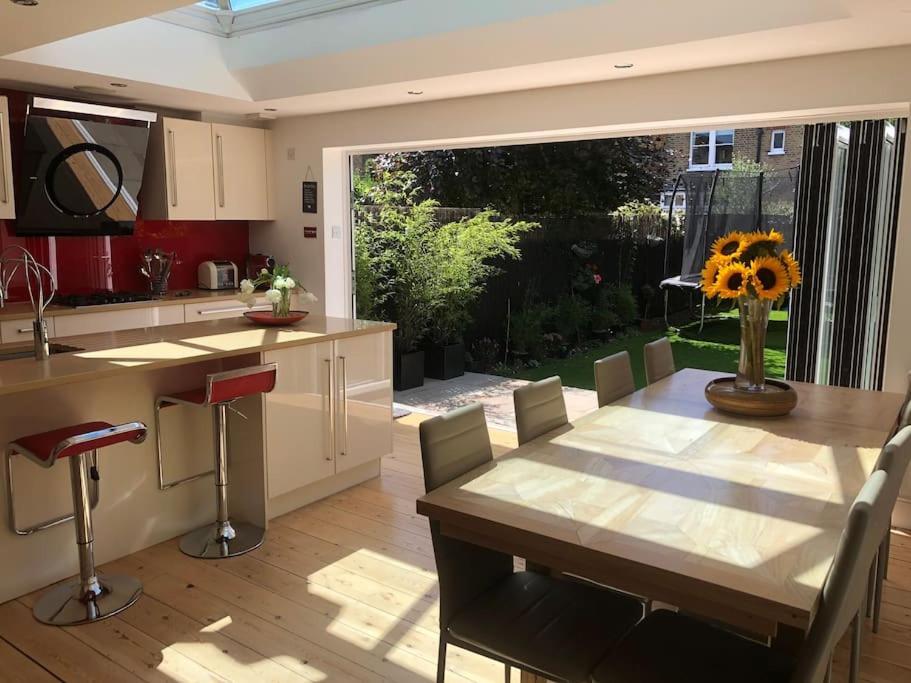 Luxury 4 Bedroom House In Featured On Tv * Londra